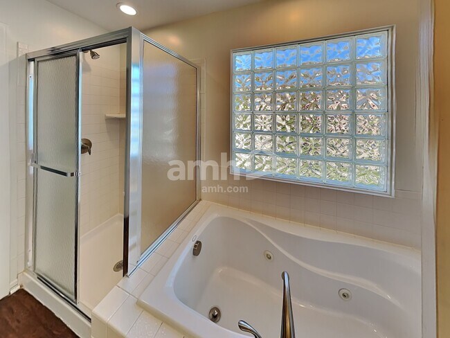 Building Photo - 13 Stoney Bluff Way