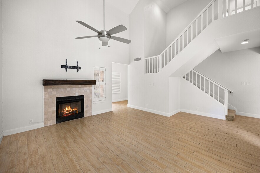 Working fireplace - 8103 N New Braunfels Ave #5
