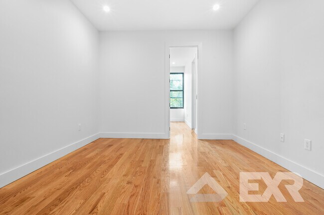 Building Photo - 236 Montrose Ave