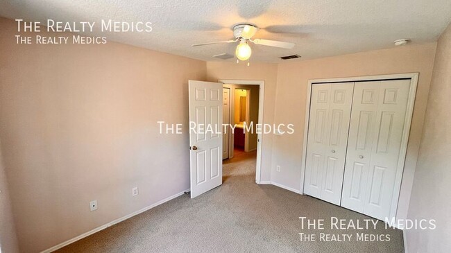 Building Photo - 612 Old Pine Ct