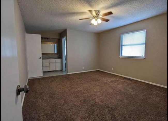 Building Photo - 413 Midland Dr