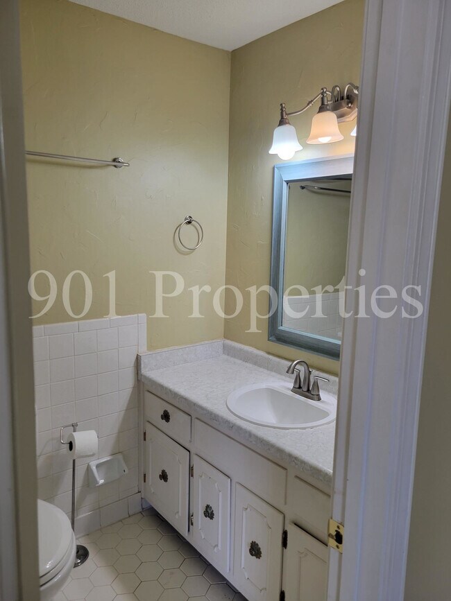 Building Photo - 3389 Lord Dunmore Cove
