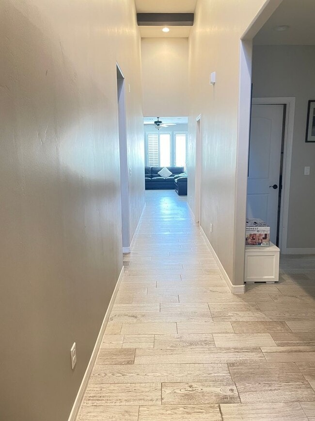 Building Photo - WESTSIDE HOME FOR RENT