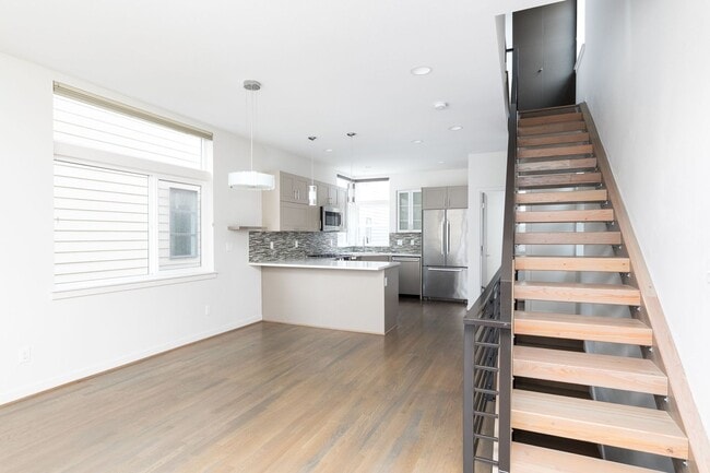 Building Photo - Contemporary 3 Bedroom Ballard Townhome in Prime Location