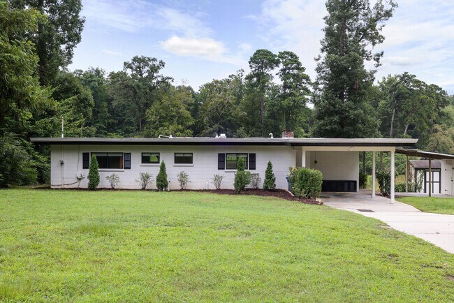Building Photo - 2118 Timberlake Dr