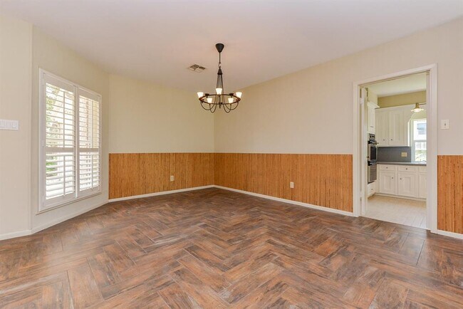Building Photo - 1231 Creekford Cir