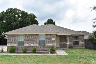 Building Photo - 638 Brown Trail