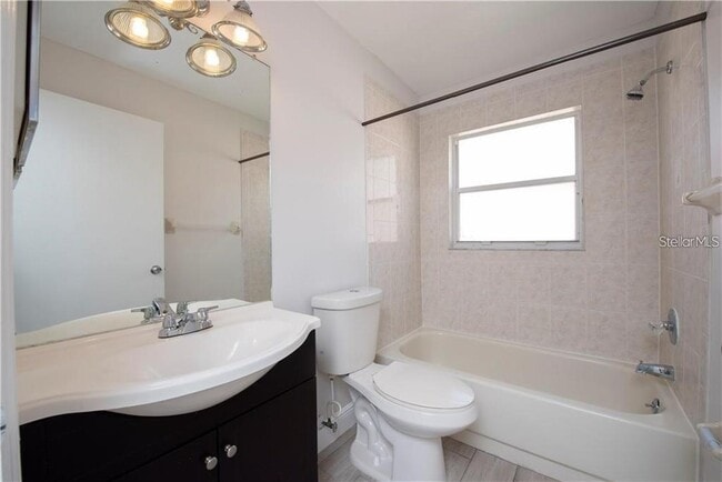 Building Photo - 1713 Boxeney Dr