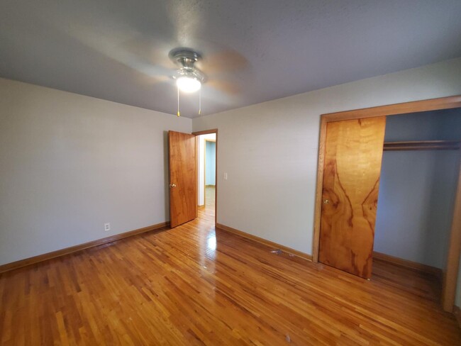 Building Photo - Single Fam. Home just SW of Kellogg and Ro...