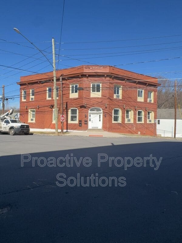 Building Photo - 730 N Main St