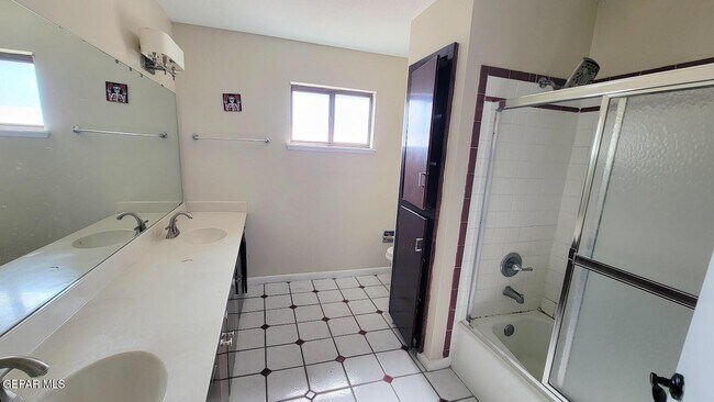Building Photo - 6836 Orizaba Ave