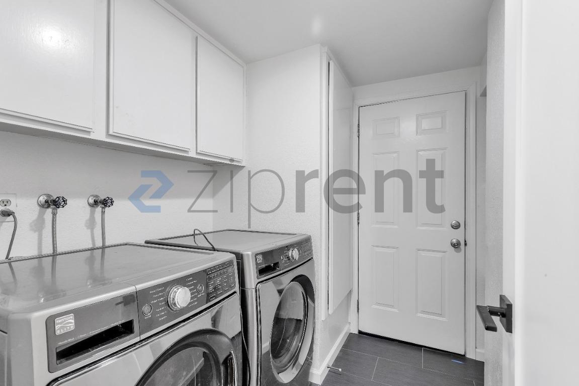 Building Photo - Unit