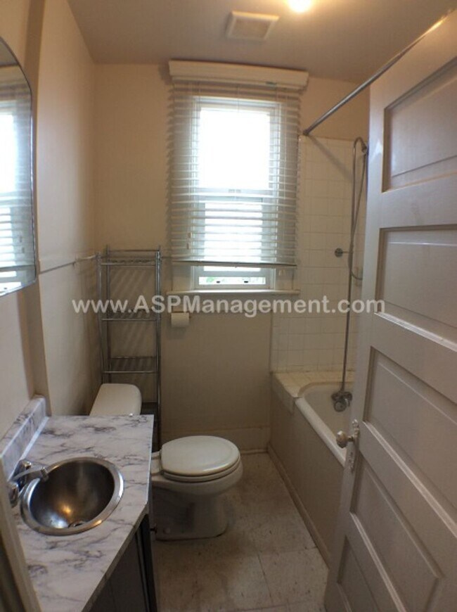 Building Photo - 314 N 200 W