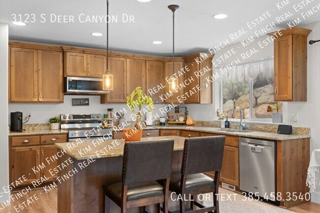 Building Photo - 3123 W Deer Canyon Dr