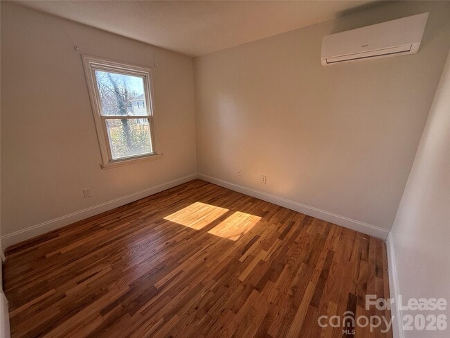 Building Photo - 421 Honeywood Ave