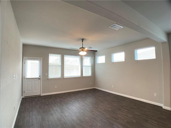 Building Photo - 237 Michaelis Dr