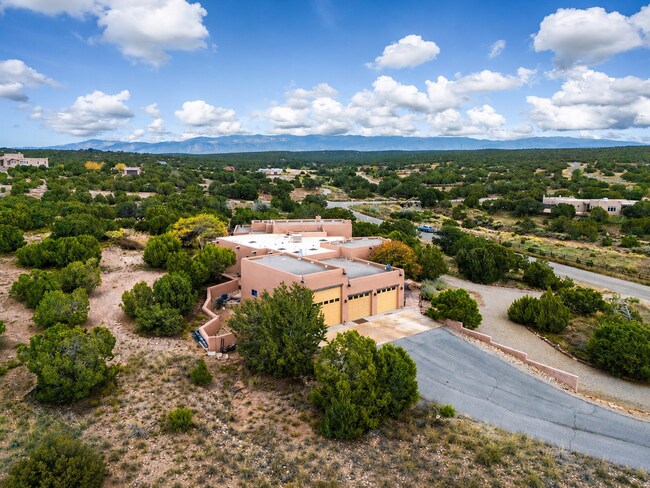 Building Photo - 61 Paseo Del Antilope