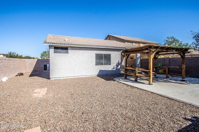 Building Photo - 44629 W Santa Fe St