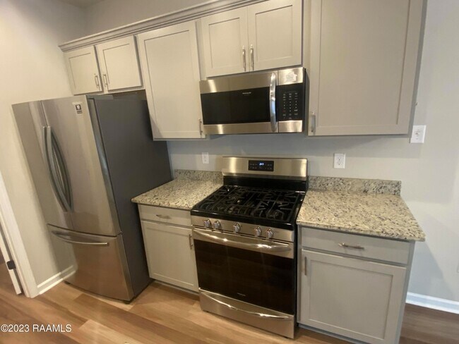 Building Photo - 204 Sparkling Meadows Ln