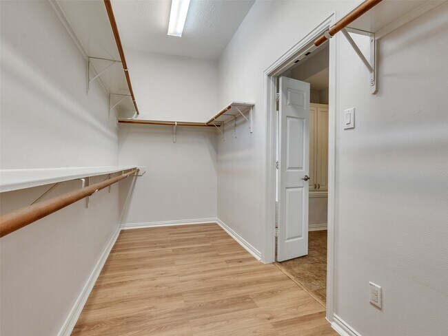 Building Photo - 14518 Logan Falls Ln