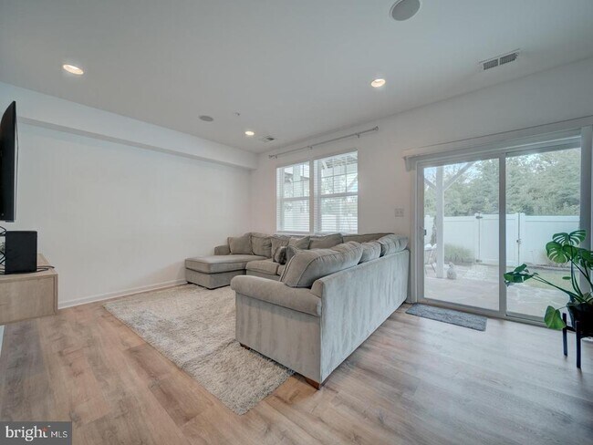 Building Photo - 2805 Medstead Ln