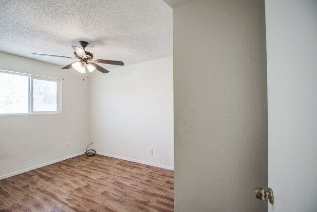 Building Photo - Charming 3 bedroom Townhome near MCC & Med...