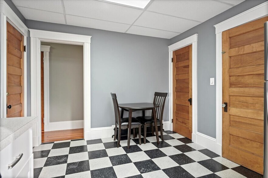 Building Photo - 9 Wilshire St