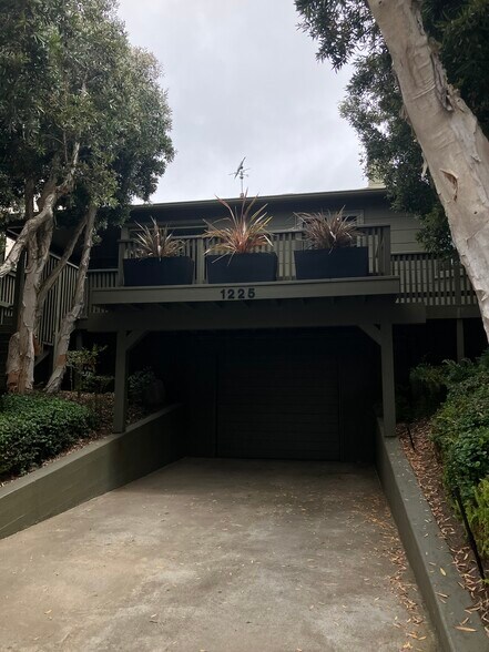 Building Photo - 1225 Silverado St