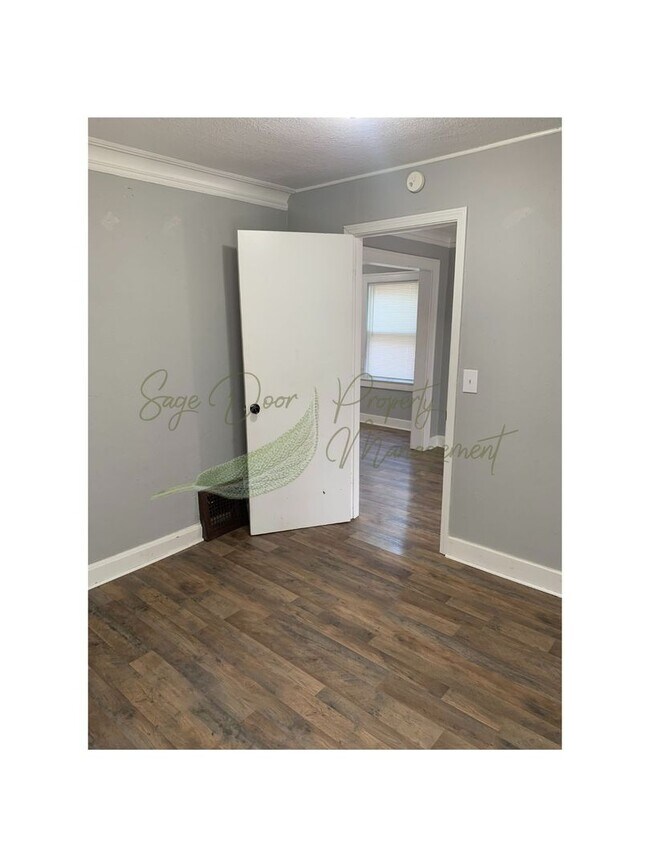 Building Photo - 1 FREE MONTH OF RENT!!!