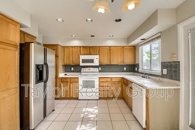 Building Photo - 13460 Vine St