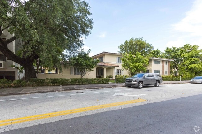 Building Photo - 406-414 Valencia Ave