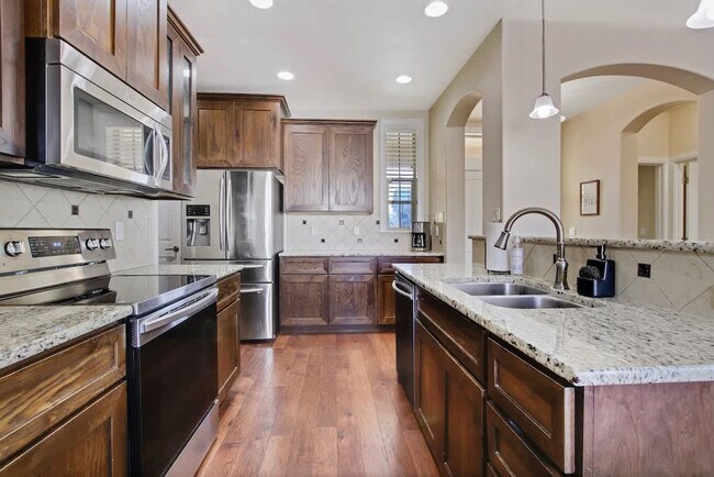Building Photo - 4631 N Adale Ave