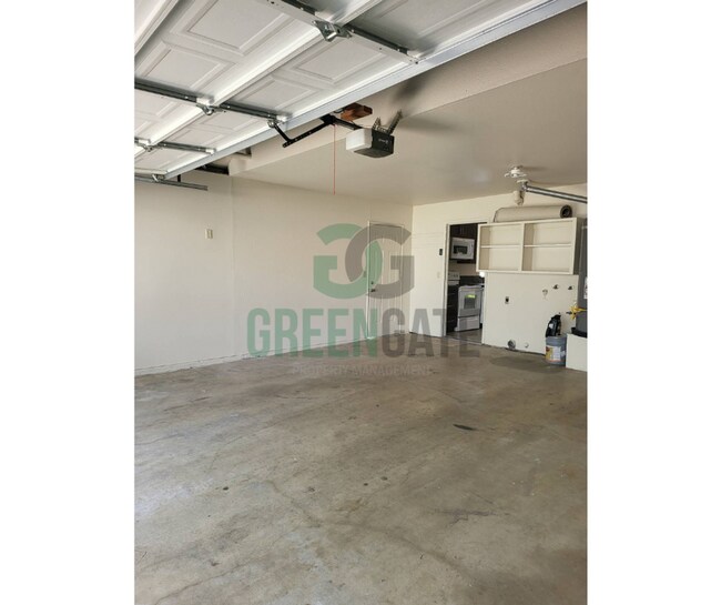 Building Photo - 2428 Woodvale Dr