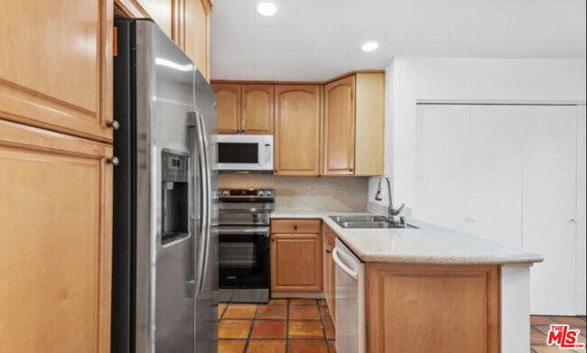 Building Photo - 6798 Las Olas Way