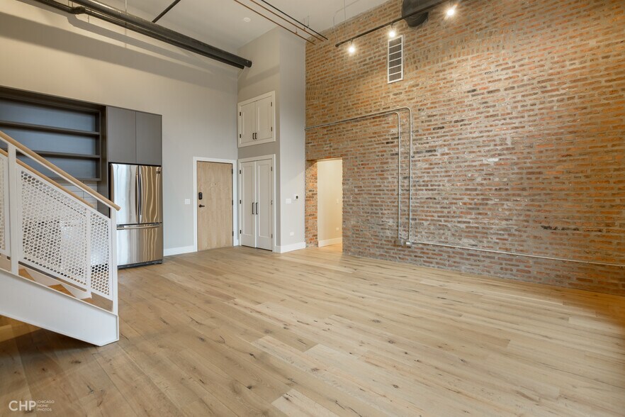 Building Photo - 731 N Sangamon St