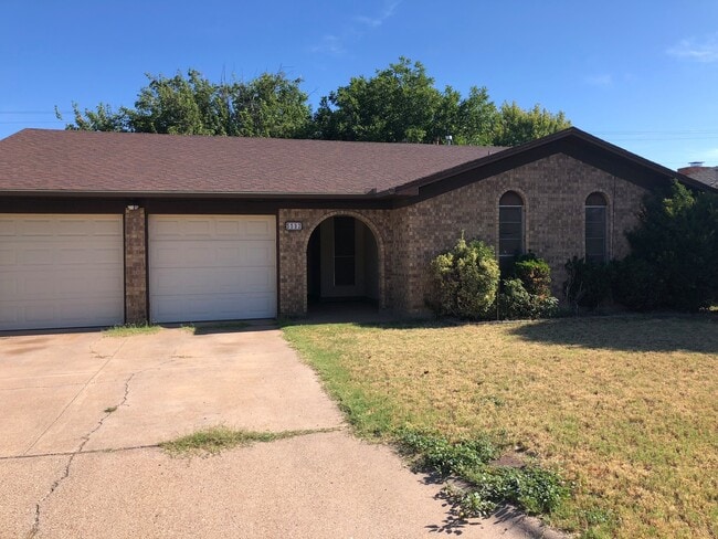 Building Photo - READY TO RENT! 3/2/2