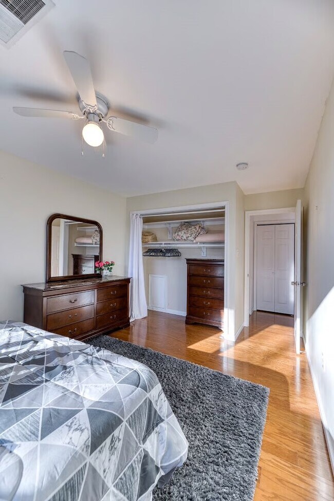 Building Photo - 4420 Briarwood Ct N