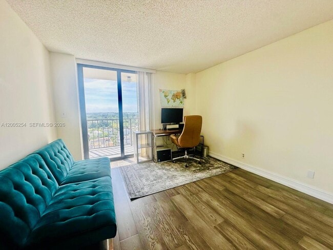 Building Photo - 2625 Collins Ave