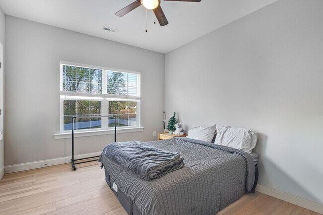 Building Photo - 9366 Alder Dr