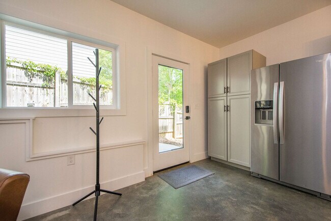 Building Photo - 1243 Pine Spring Dr