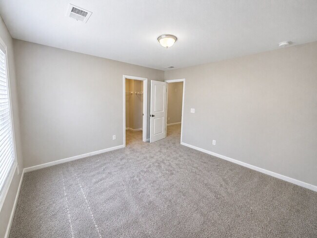 Building Photo - 721 Tanager Ln