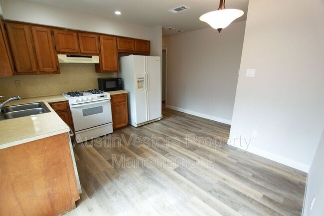 Building Photo - 6505 Columbia Oaks Ct