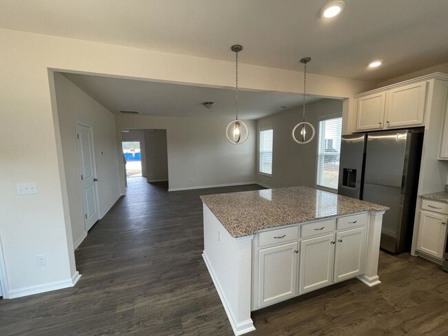 Building Photo - Beautiful 3BR w/ Garage