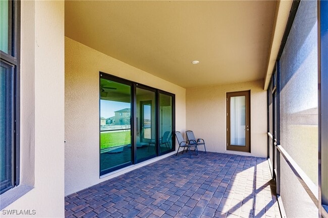 Building Photo - 3305 Altimira Dr