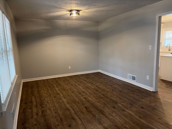 Building Photo - Renovated Ranch Home