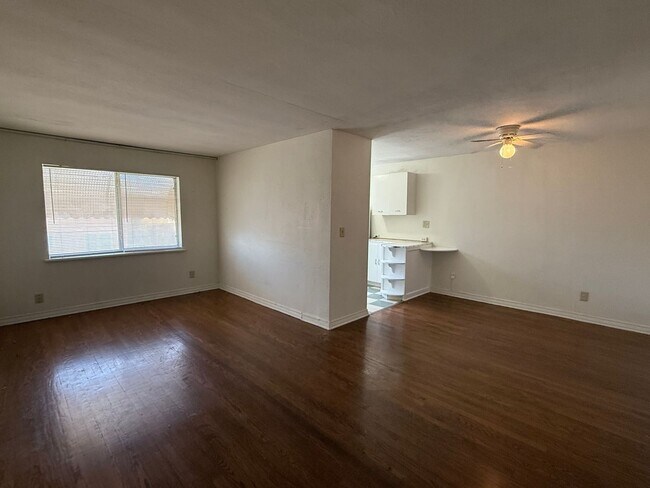 Building Photo - Classic 1-Bedroom, 1-Bath Apartment in Pri...