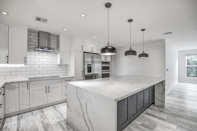 Building Photo - 6929 E Mariposa Dr
