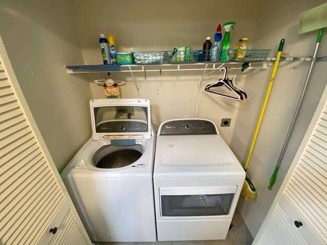 Building Photo - Great Location Turnkey Villa In The Village of Belvedere ANNUAL Lease