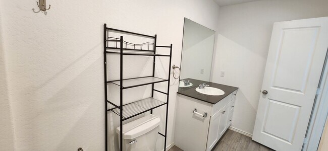 Building Photo - 4-bed, 2-bath gem in Hidden Trails- Bulverde TX- 4/2/2-6013 Companion Loop