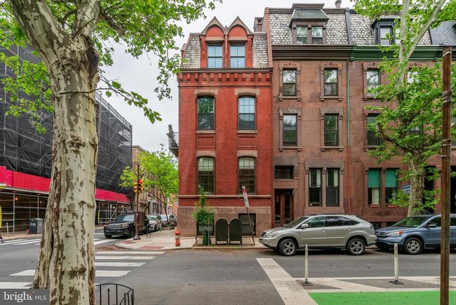 Building Photo - 2047 Spruce St